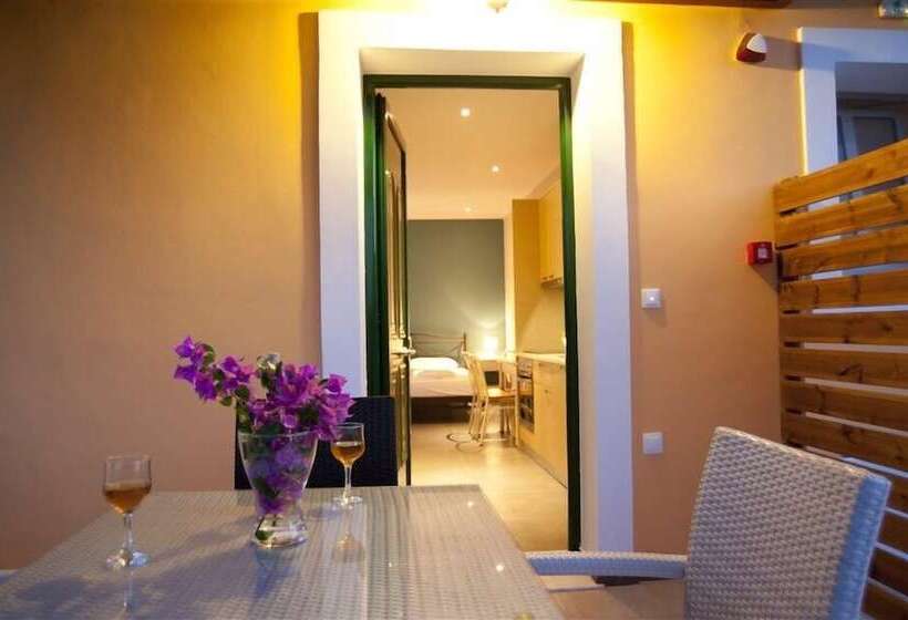 إستديو عائلى, Villa Vita Holidays