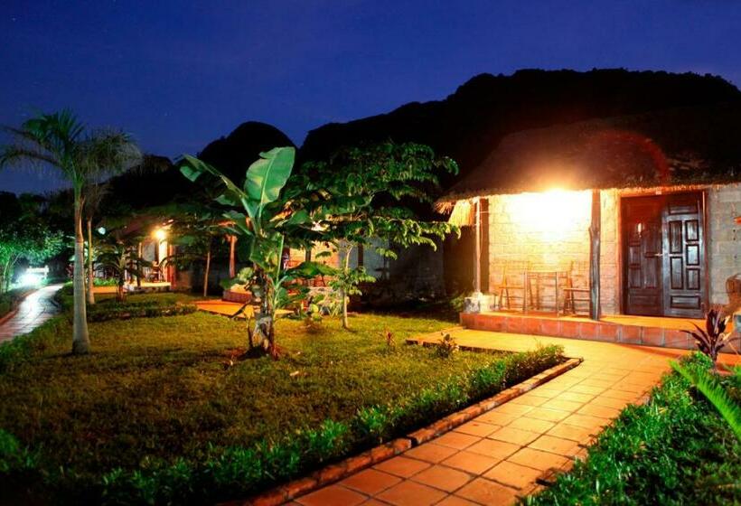 تختخواب در اتاق مشترک, Whisper Nature Bungalow & Resort