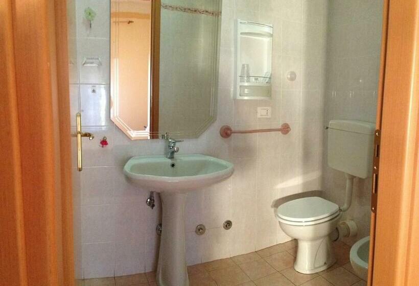 Ortak Banyolu Standart Oda, Panorama Bologna Centro