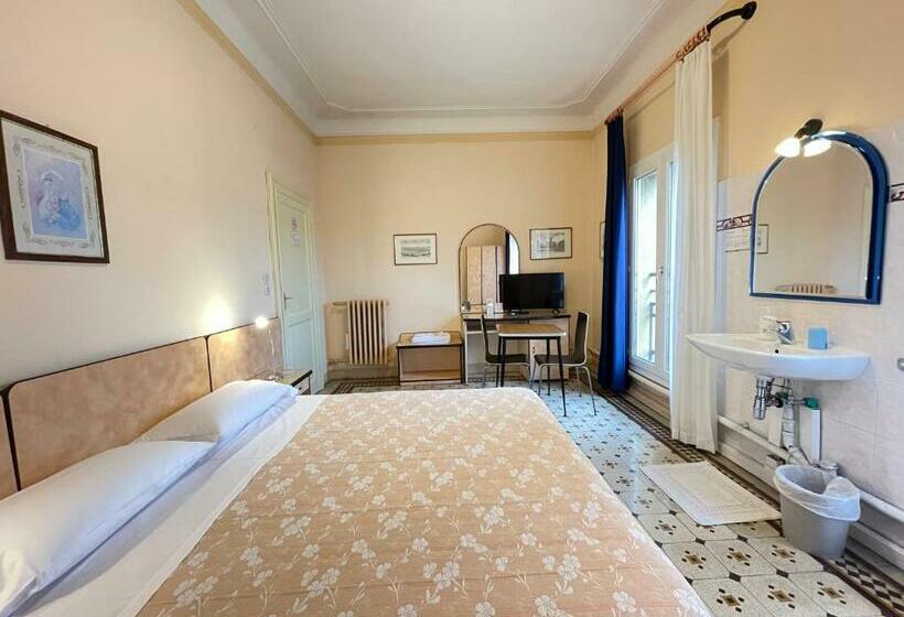 Ortak Banyolu Standart Oda, Panorama Bologna Centro