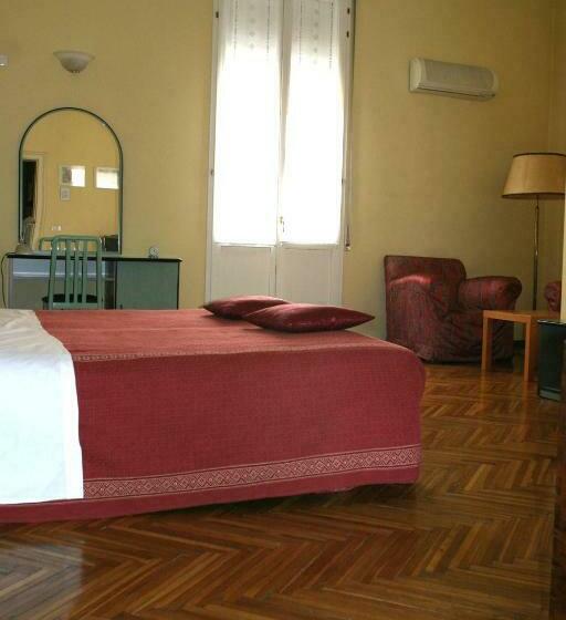 Üç Kişilik Standart İç Oda, Panorama Bologna Centro