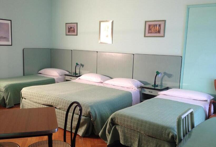 Ortak Banyolu Standart Dört Kişilik Oda, Panorama Bologna Centro