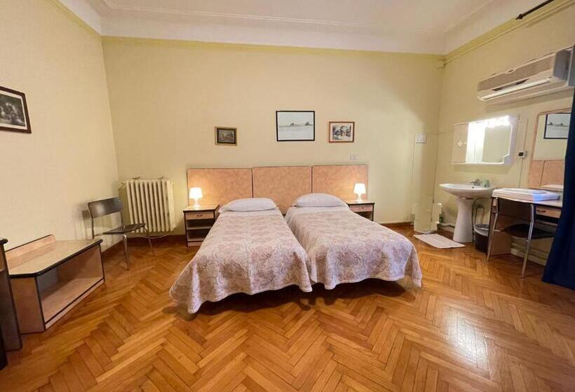 Ortak Banyolu Standart Oda, Panorama Bologna Centro