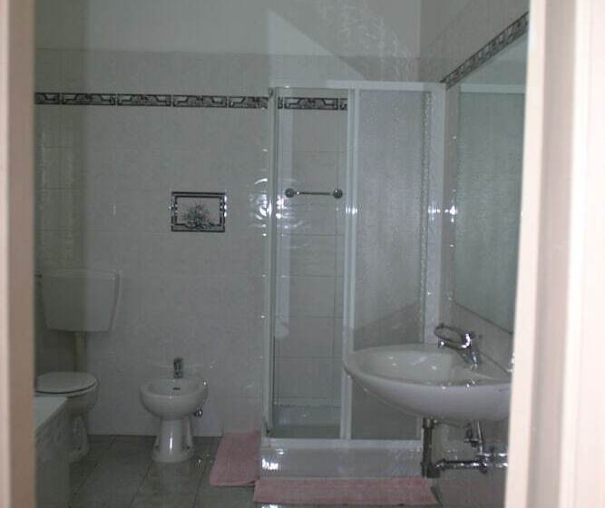 Ortak Banyolu Tek Kişilik Standart Oda, Panorama Bologna Centro