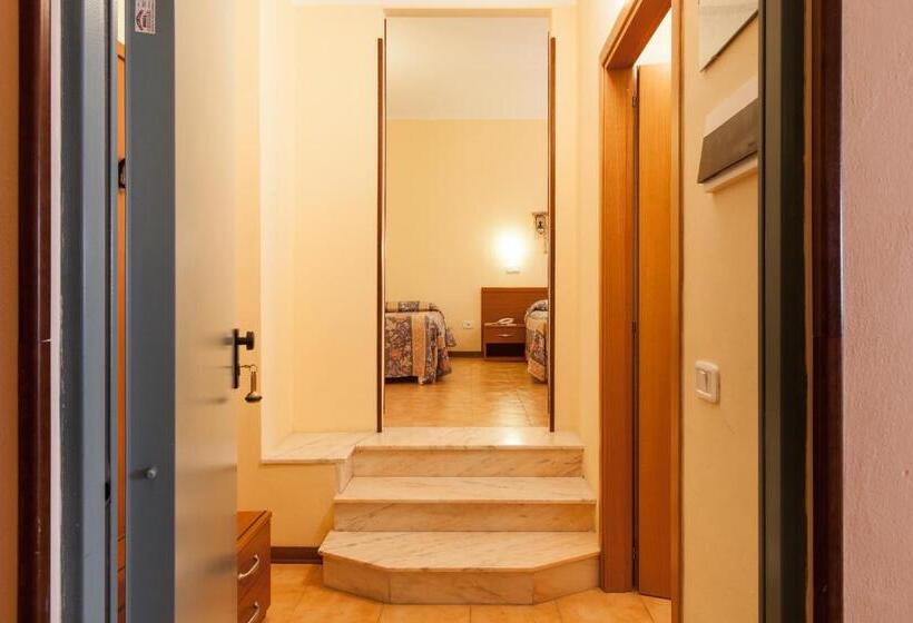 חדר קלאסי לשלושה, Fabbrini