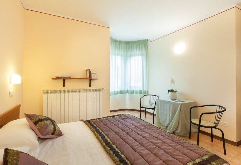 חדר קלאסי לשלושה, Fabbrini