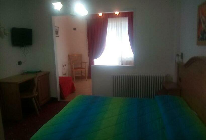 غرفة قياسية ثلاثية, Garni Al Nardis