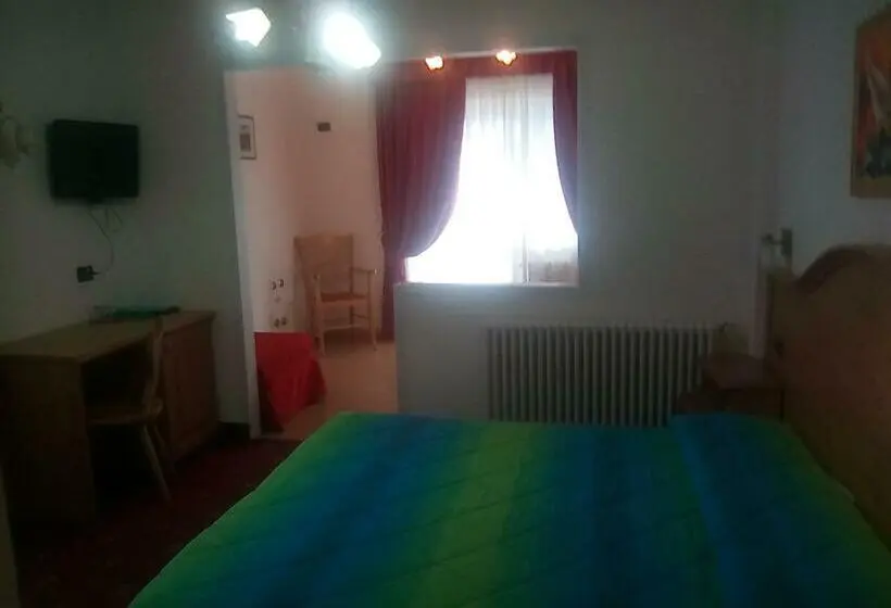 اتاق استاندارد سه نفره, Garni Al Nardis