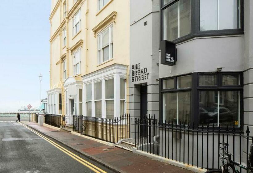 スタンダードルーム, One Broad Street