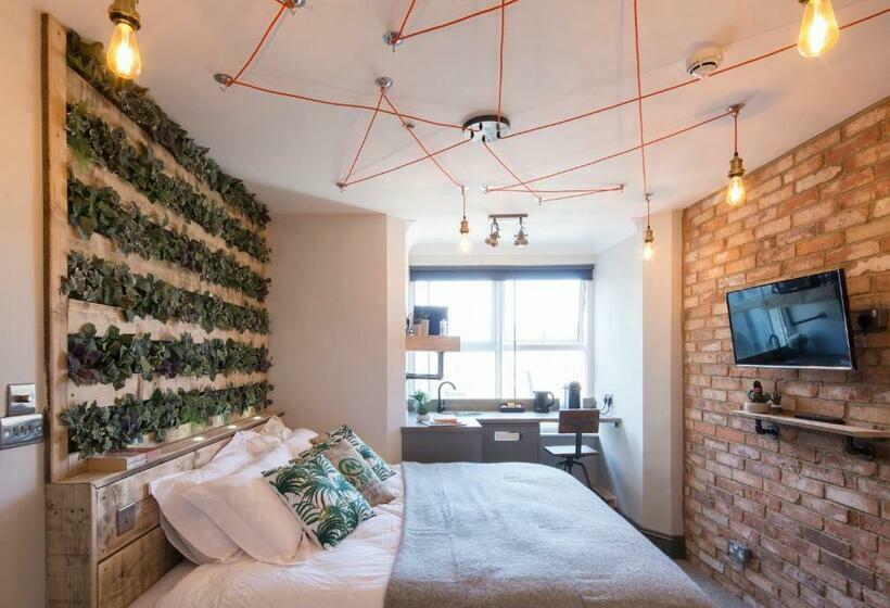 スタンダードルーム, One Broad Street