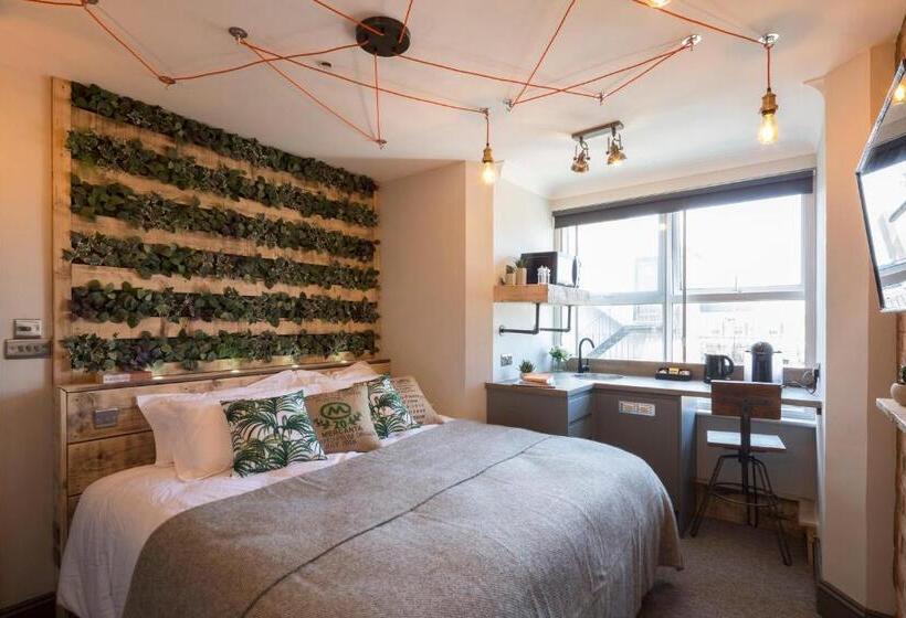 スタンダードルーム, One Broad Street