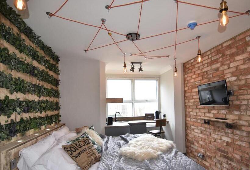 スタンダードルーム, One Broad Street