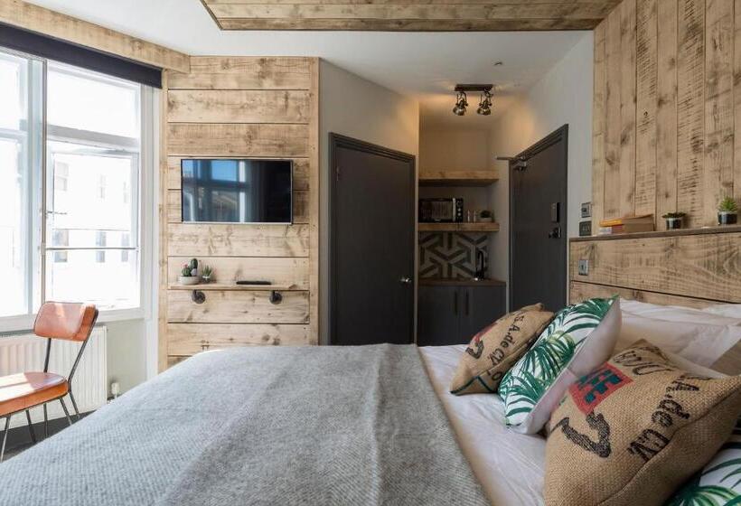 スタンダードルーム, One Broad Street