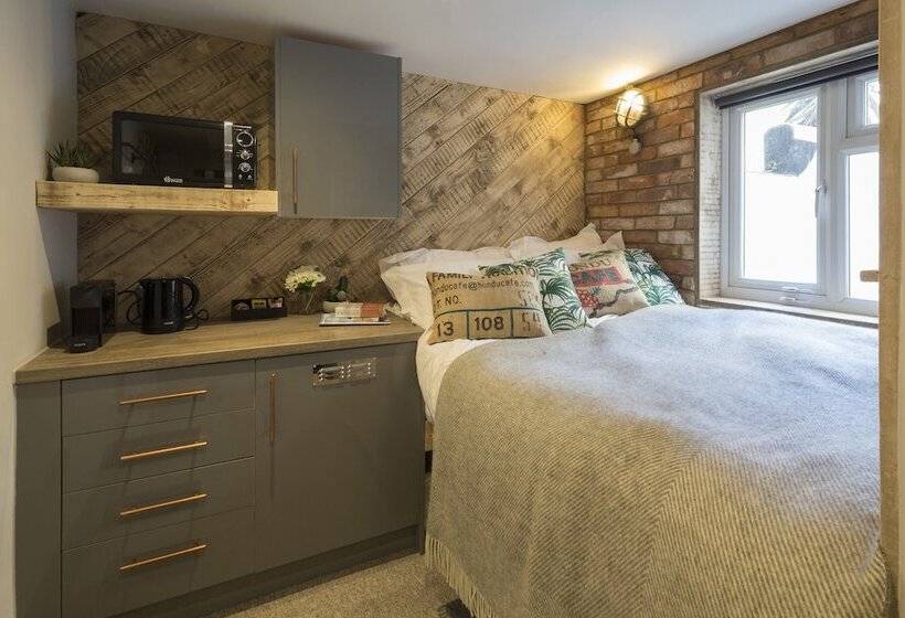 スタンダードルーム, One Broad Street