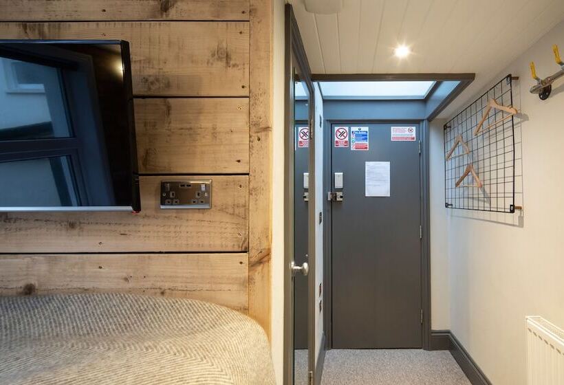 スタンダードルーム, One Broad Street