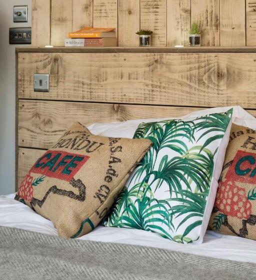 スタンダードルーム, One Broad Street