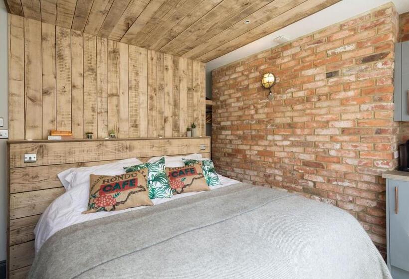 スタンダードルーム, One Broad Street