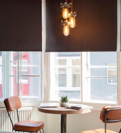 スタンダードルーム, One Broad Street