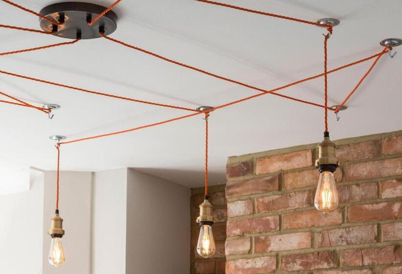 スタンダードルーム, One Broad Street