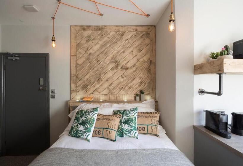 スタンダードルーム, One Broad Street