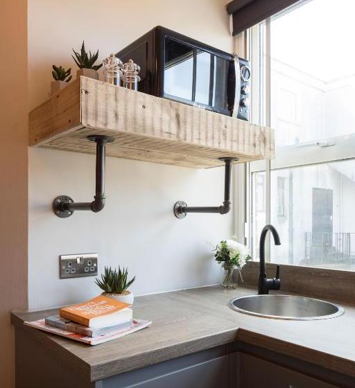 スタンダードルーム, One Broad Street