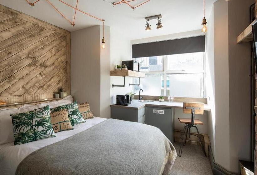 スタンダードルーム, One Broad Street