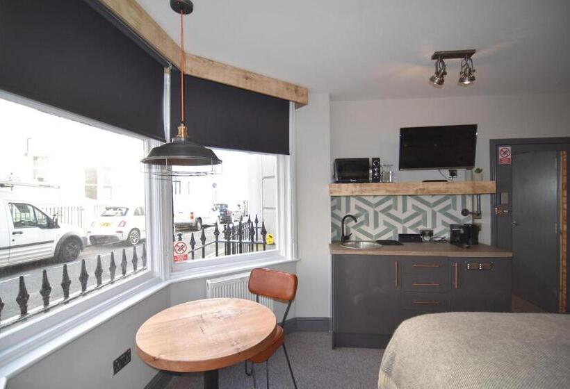 スタンダードルーム, One Broad Street