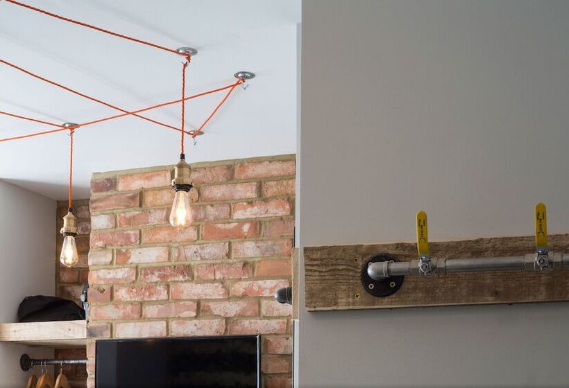 スタンダードルーム, One Broad Street