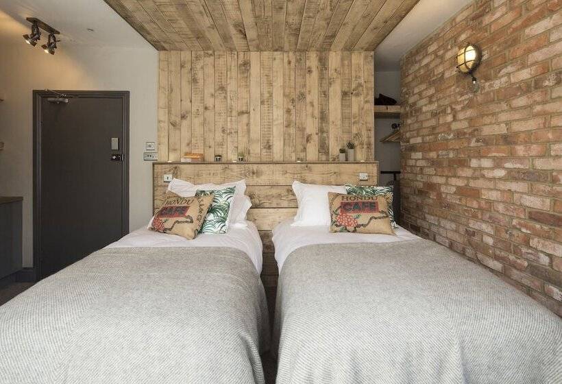 スタンダードルーム, One Broad Street