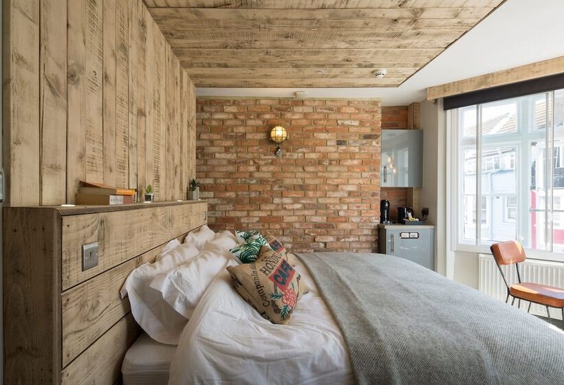 スタンダードルーム, One Broad Street