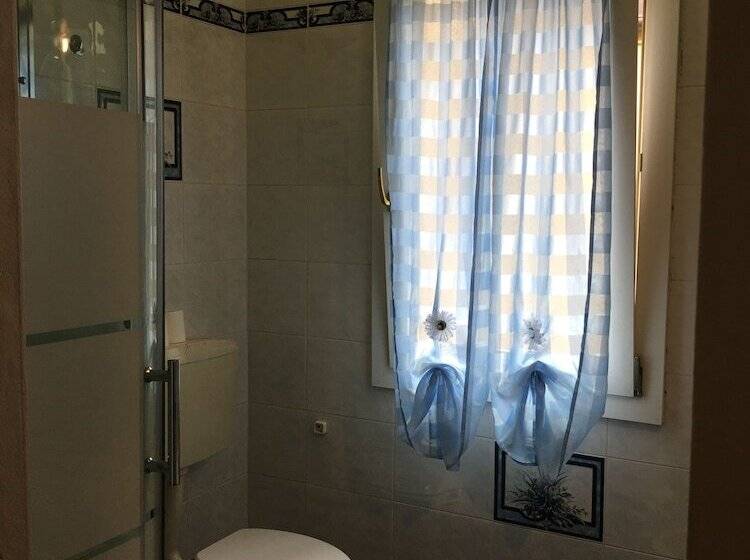 Ortak Banyolu Standart Oda, Panorama Bologna Centro