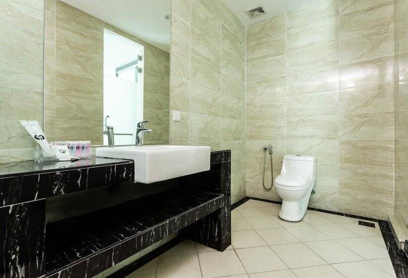 Quarto Familiar, E Red Hotel Melaka