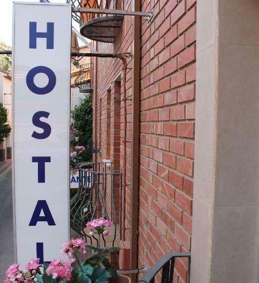 스탠다드 트리플 룸, Hostal Amantes De Teruel