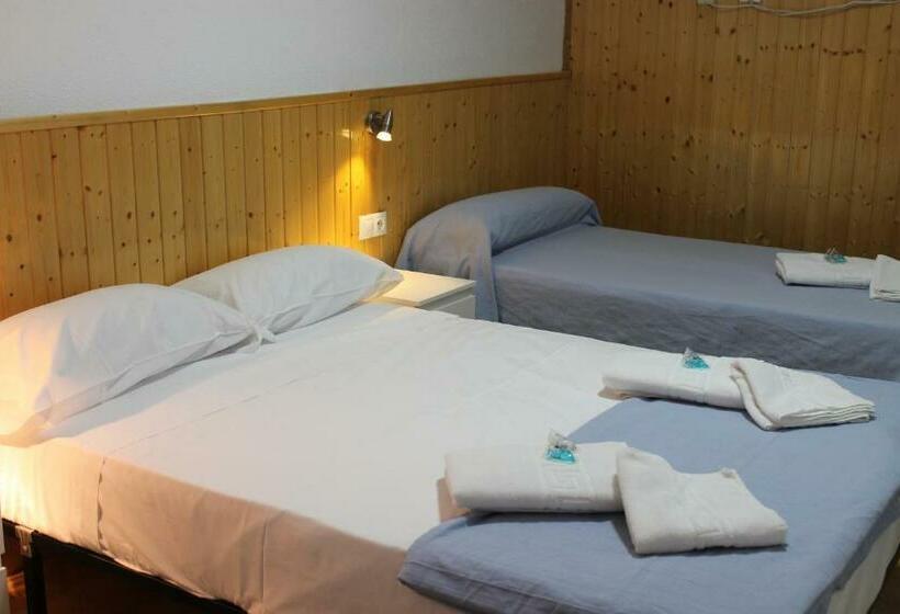 스탠다드 트리플 룸, Hostal Amantes De Teruel