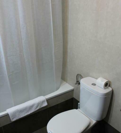 스탠다드 트리플 룸, Hostal Amantes De Teruel