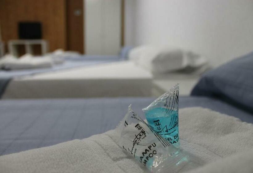 4인용 스탠다드 룸, Hostal Amantes De Teruel