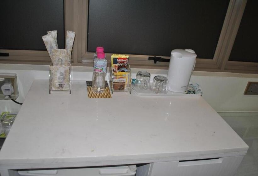 اتاق استاندارد, Jayleen Clarke Quay