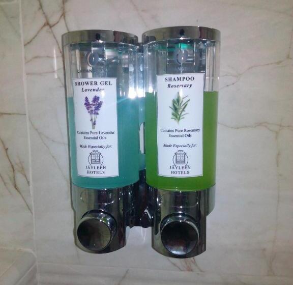 اتاق استاندارد, Jayleen Clarke Quay