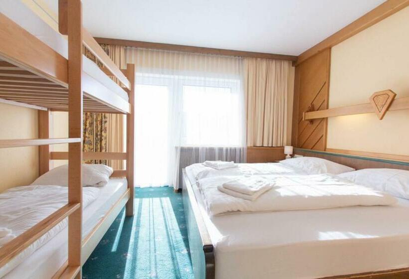 Economy Quadruple Room, Mountain Hostel