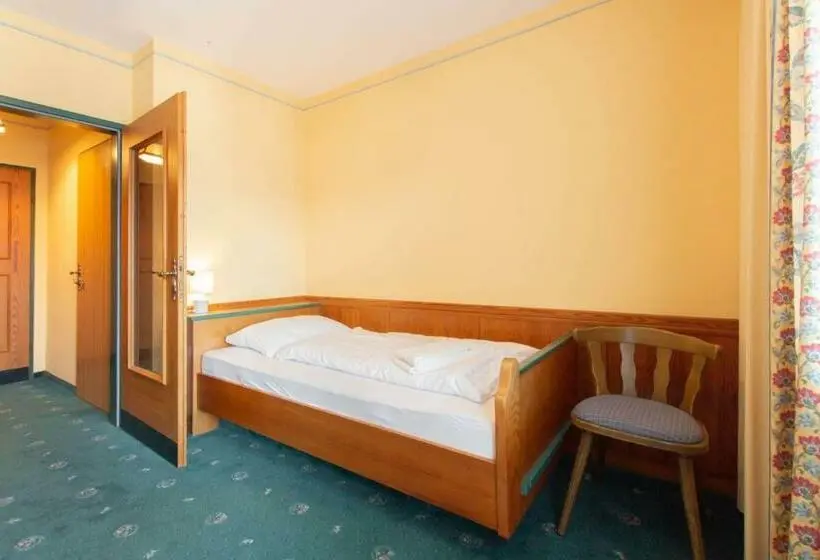 ベーシックトリプルルーム, Mountain Hostel