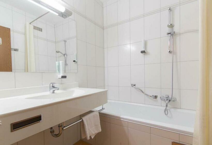 Economy Quadruple Room, Mountain Hostel