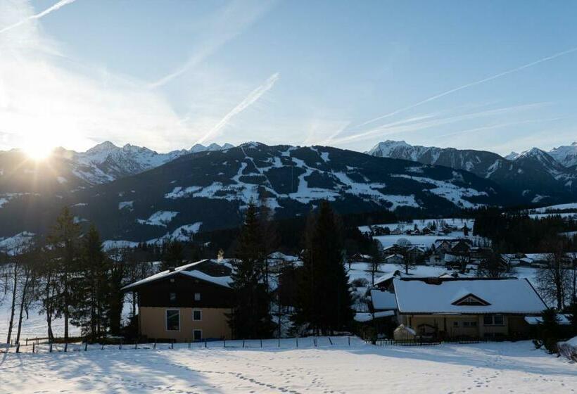 Economy Quadruple Room, Mountain Hostel
