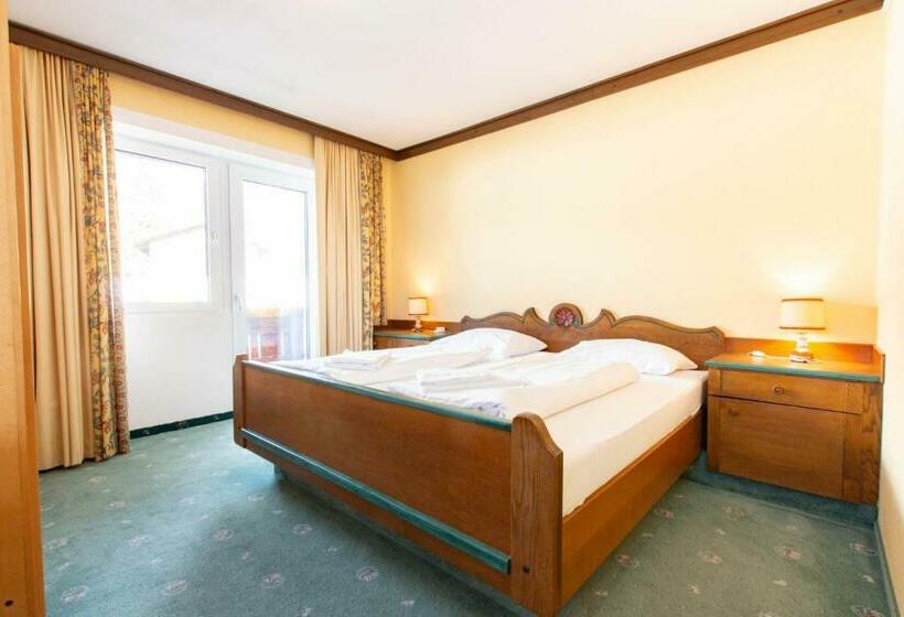 Economy Quadruple Room, Mountain Hostel