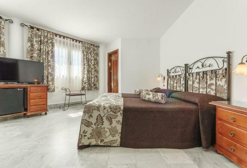 اتاق استاندارد سه نفره, La Parrita