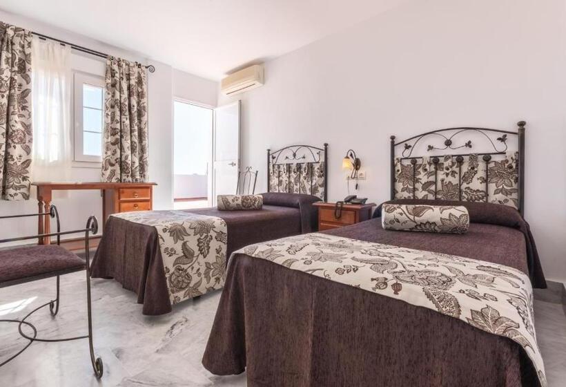 Standard Triple Room with Terrace, La Parrita