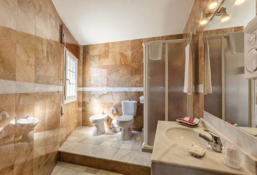 اتاق استاندارد سه نفره, La Parrita