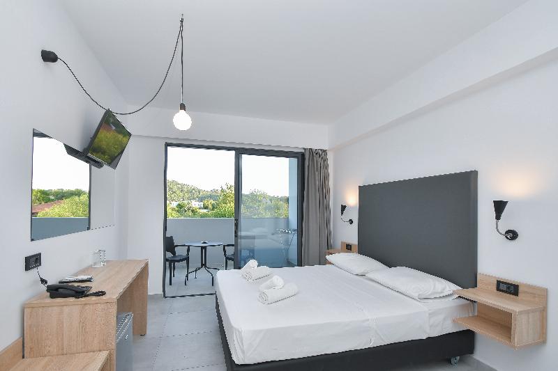 اتاق استاندارد سه نفره, La Parrita