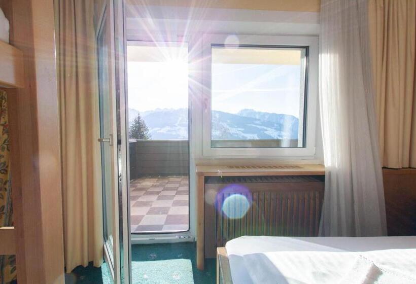 Economy Quadruple Room, Mountain Hostel