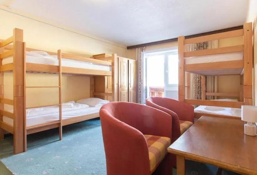 ルームシェアのワンベッド, Mountain Hostel