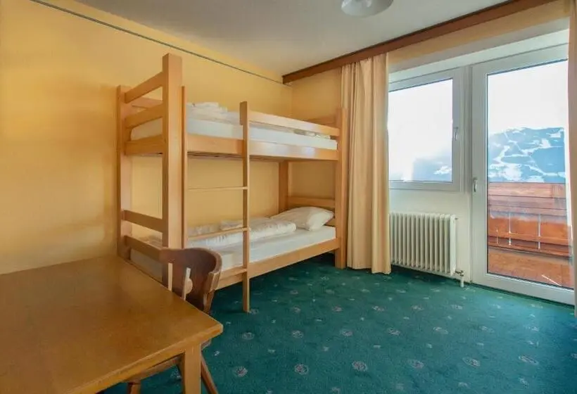 ルームシェアのワンベッド, Mountain Hostel